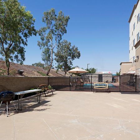 Holiday Inn Express & Suites Bakersfield Central By Ihg Habitación foto